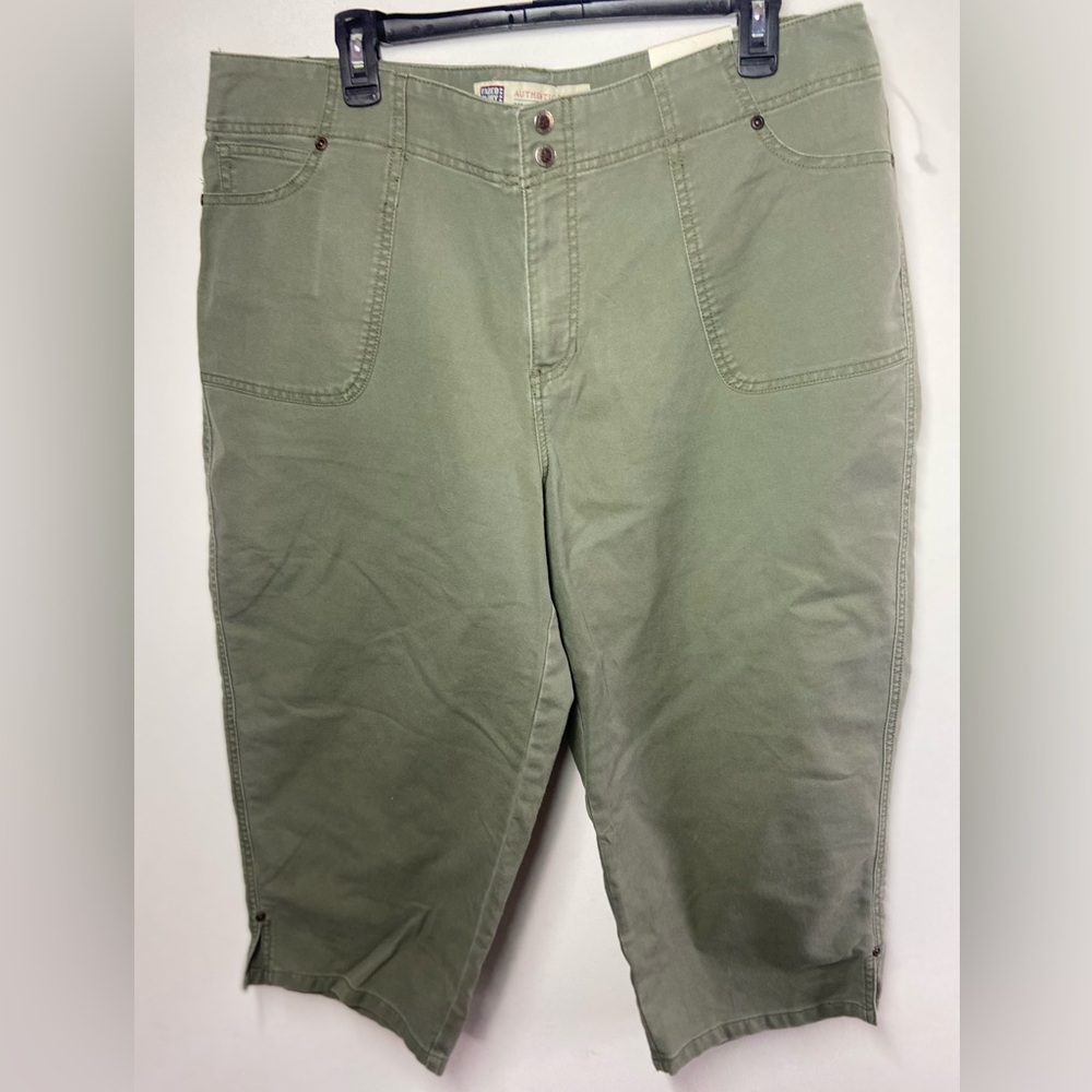 Women's Olive Capris